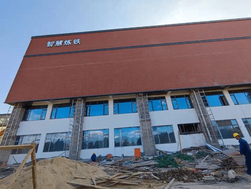 攀鋼智慧煉鐵控制中心項目 鋁板、鋁方通與鋁合金門窗安裝及體育場地鋪裝工程案例分析